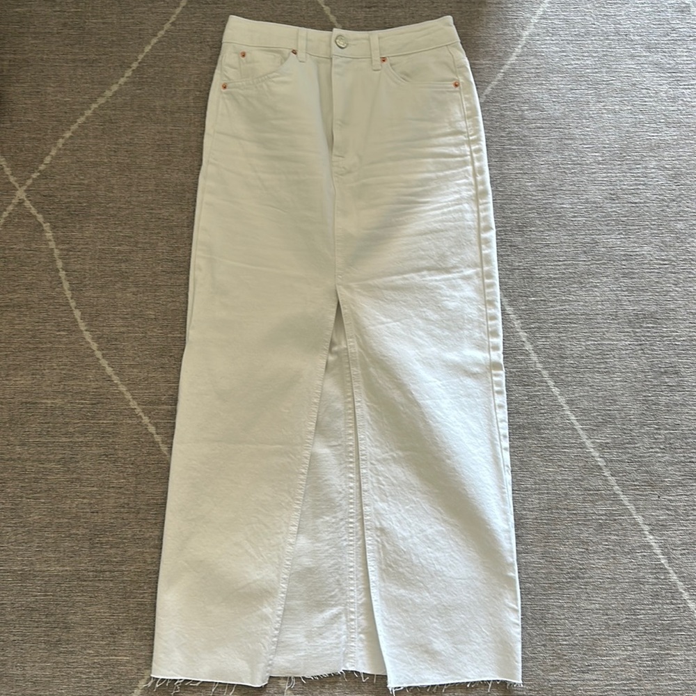 Maxi white denim skirt with front slit, size: 2 or 34, Stradivarius